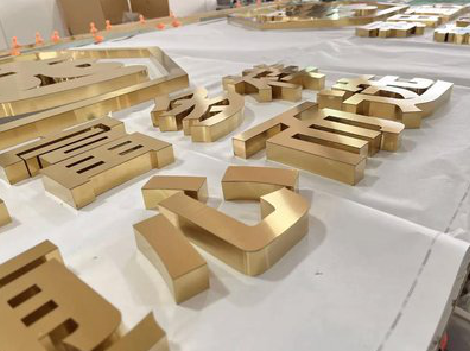 习水拉丝不锈钢字的特点。